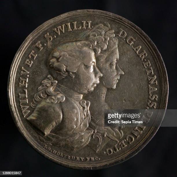 Holtzhey, Medal on the birth of the Prince Princess of Orange, birth medal penning visual material silver, busts of Willem V and Wilhelmina of...