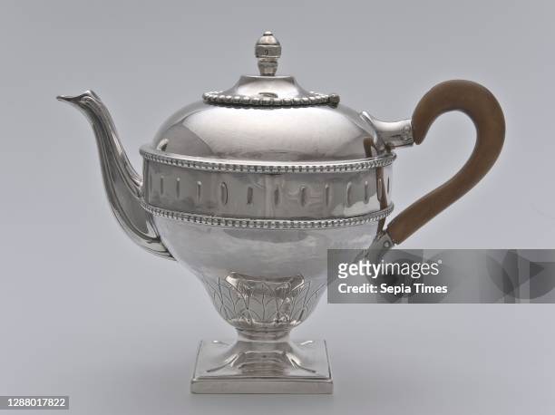 Douwe Eysma, Silver teapot with wooden handle, inverted pear-shaped belly decorated with lance-shaped leaf motifs, grooves and beaded edges, with...
