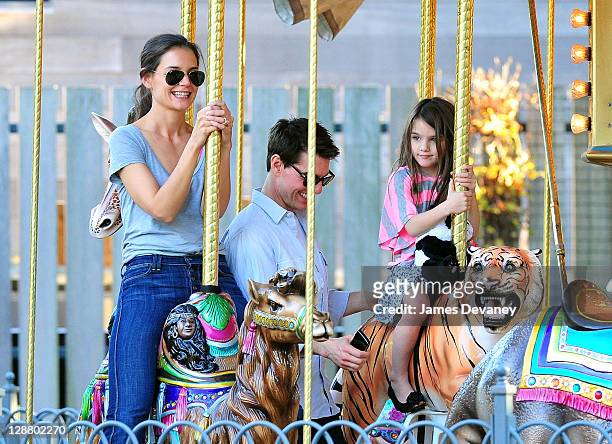 Katie Holmes, Tom Cruise and Suri Cruise visit Schenley Plaza's carousel on October 8, 2011 in Pittsburgh, Pennsylvania.