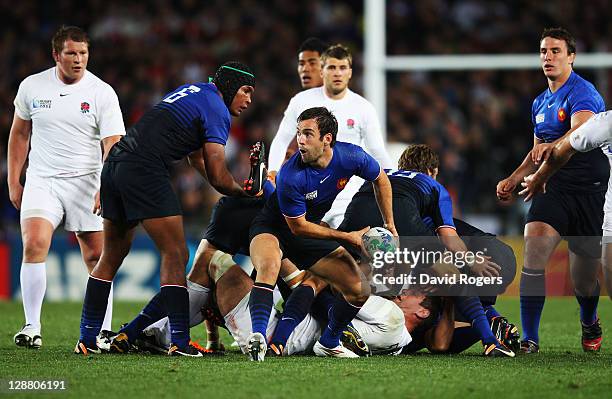 Morgan Parra of France passes during quarter final two of the 2011 IRB Rugby World Cup between England and France at Eden Park on October 8, 2011 in...