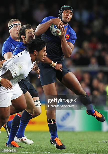 Thierry Dusautoir of France catches the ball during quarter final two of the 2011 IRB Rugby World Cup between England and France at Eden Park on...