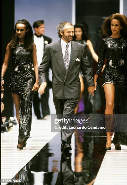 Italian fashion designer Gianni Versace presenting his fashion collection, Milan, Italy, 20th April 1987.