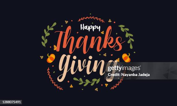 thanksgiving-schriftzug-karte auf schwarzem hintergrund mit blatt - happy thanksgiving card stock-grafiken, -clipart, -cartoons und -symbole