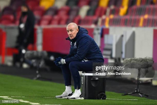 Mark Warburton, Manager of Queens Park Rangers looks on during the Sky Bet Championship match between Brentford and Queens Park Rangers at Brentford...