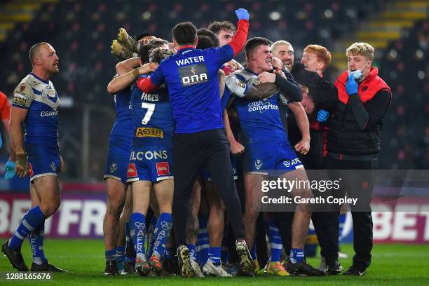 St Helens players celebrate victory on the final play during the Betfred Super League Grand Final between Wigan Warriors and St Helens at KCOM...