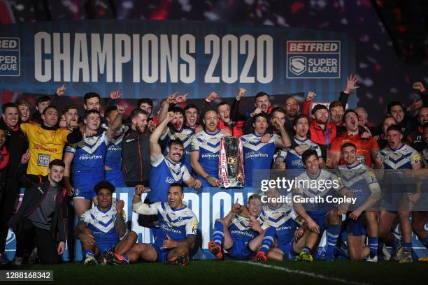 St Helens players celebrate with the trophy following victory during the Betfred Super League Grand Final between Wigan Warriors and St Helens at...