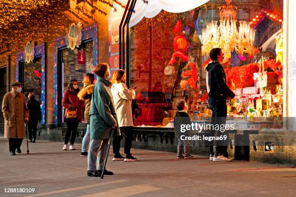 people in front of galeries lafayette department store windows, for christmas - paris christmas stock pictures, royalty-free photos & images