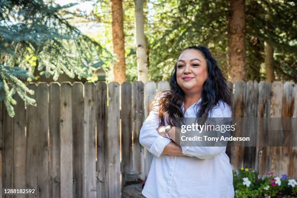 portrait of woman standing in back yard - ketchum idaho stock-fotos und bilder