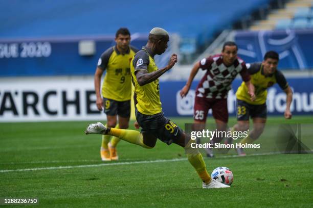 Anderson Talisca of Guangzhou Evergrande scores a penalty during the AFC Champions League Group G match between Vissel Kobe and Guangzhou Evergrande...