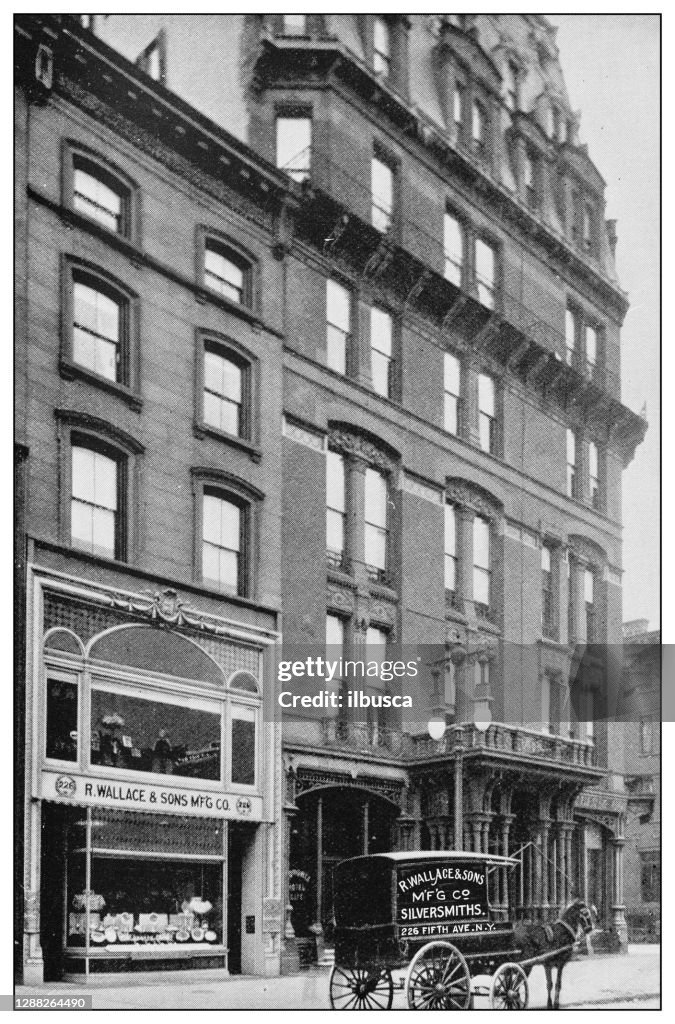 Antik svartvitt fotografi av New York: R. WALLACE & SONS MANUFACTURING CO., SILVERSMITHS