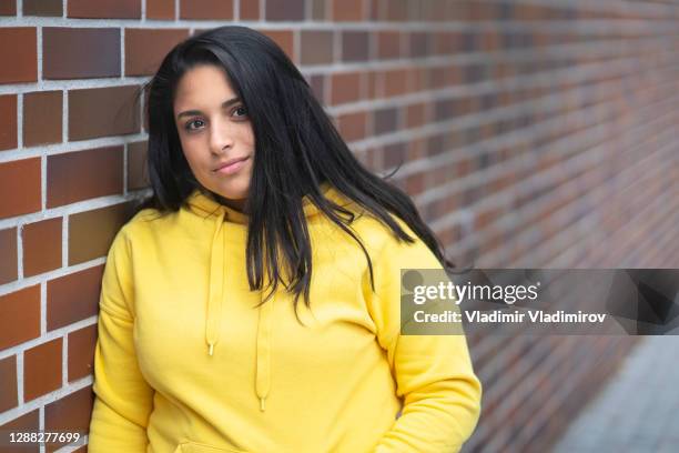 street portrait of skate girl - average overweight teen stock pictures, royalty-free photos & images