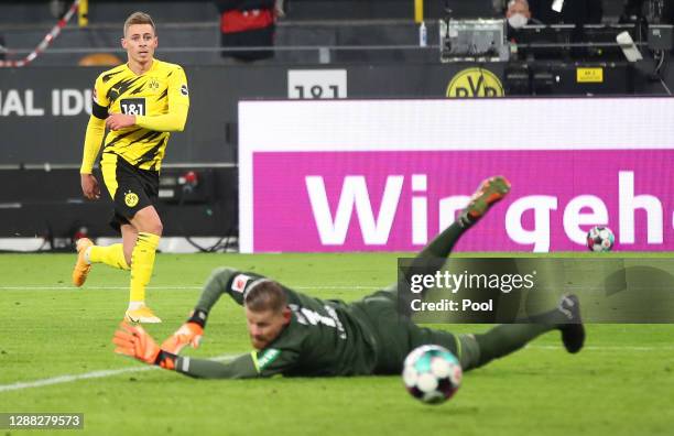 Thorgan Hazard of Borussia Dortmund scores his team's first goal past Timo Horn of 1. FC Koeln during the Bundesliga match between Borussia Dortmund...