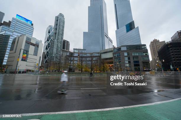 macy's there are no crowd and parade on the street for the thanksgiving day 2020 nyc - virtual thanksgiving stock pictures, royalty-free photos & images