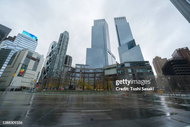 macy's there are no crowd and parade on the street for the thanksgiving day 2020 nyc - virtual thanksgiving stock pictures, royalty-free photos & images