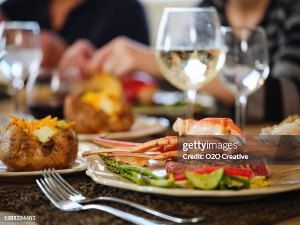 luxury dining - crab seafood stock pictures, royalty-free photos & images