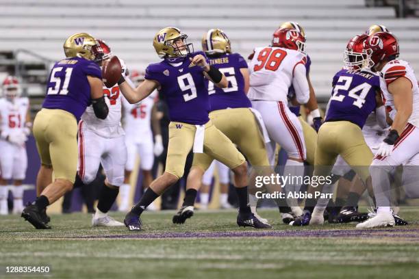 Dylan Morris of the Washington Huskies throws the ball in the fourth quarter against the Utah Utes at Husky Stadium on November 28, 2020 in Seattle,...