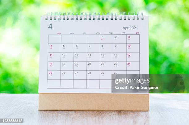 calendar desk 2021 april month for organizer to plan and reminder on wooden table on nature background. - semana imagens e fotografias de stock