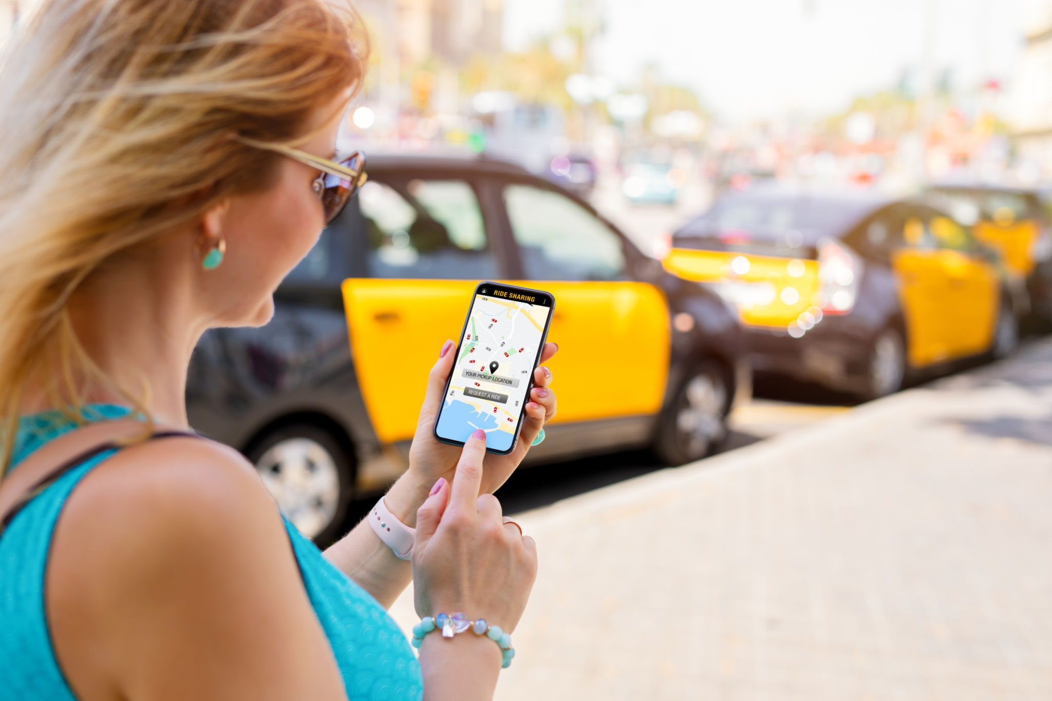 choosing taxi app