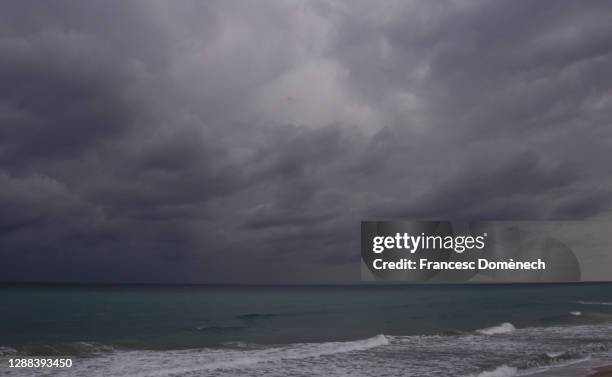 storm is coming - tarragona stock-fotos und bilder