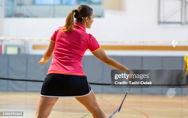 woman playing badminton - women's badminton stock pictures, royalty-free photos & images