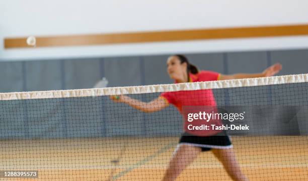 woman playing badminton - women's badminton stock pictures, royalty-free photos & images