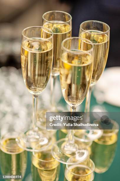 champagne flutes pyramid tower - champagne tower stock pictures, royalty-free photos & images