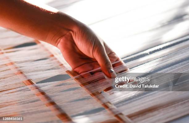 weaver weaving silk and cotton costumes - david weaver stock pictures, royalty-free photos & images