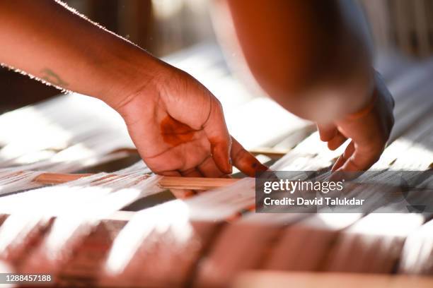 weaver weaving silk and cotton costumes - david weaver stock pictures, royalty-free photos & images