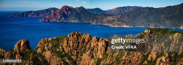 formations rocheuses dans le paysage bizzare de calanche de piana, situé dans n le golfe de porto, sur la côte ouest de la corse, france. - corse photos et images de collection