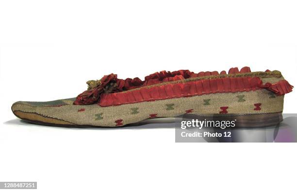 Pair of shoes having belonged to Empress Josephine. Leather, velvet, satin, metallic thread, tapestry . Paris, Fondation Napoleon.
