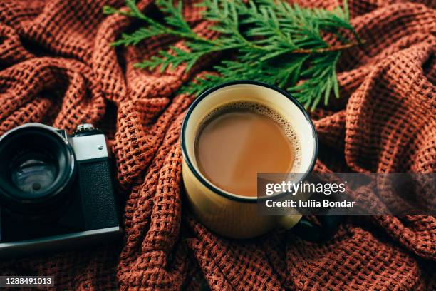 cup of coffee and retro camera. - bebida caliente fotografías e imágenes de stock