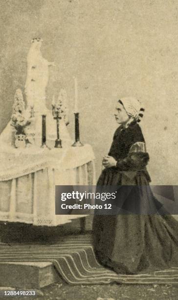 Saint Bernadette Soubirous . Photograph from 1864. Paris, Fondation Napoleon.