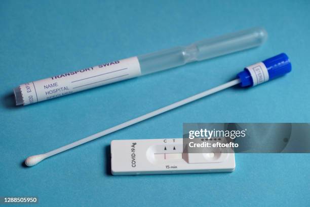 coronavirus rapid diagnostic test device. covid-19 rapid test kit. pandemic concept. - coton tige photos et images de collection