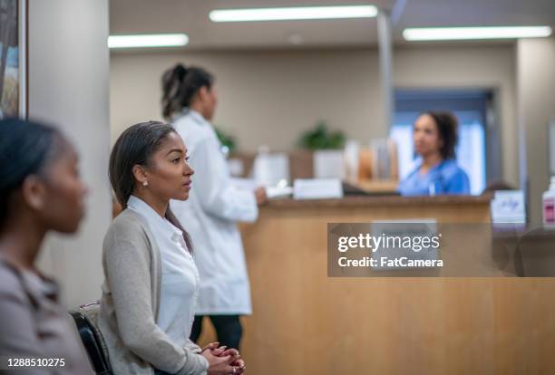 waiting room in a medical facility - clinic canada diversity imagens e fotografias de stock