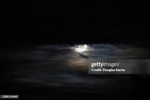 spooky sky - cloudy night sky stock pictures, royalty-free photos & images
