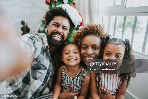 family making selfie smiling and celebrating christmas at home - chrismas brasil imagens e fotografias de stock