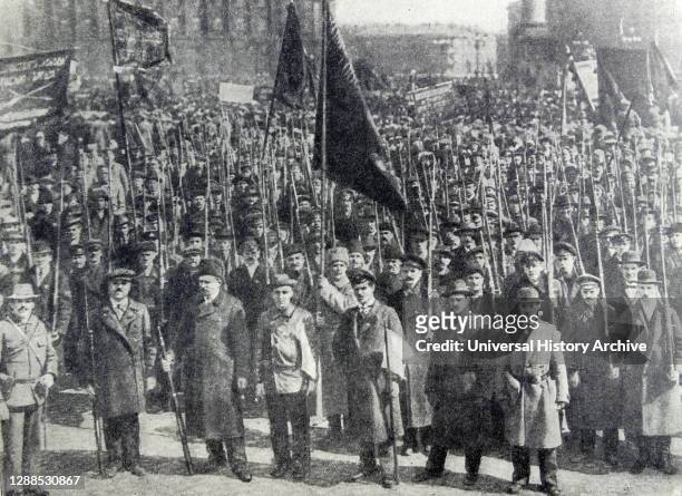 Petrograd Red Guard at a demonstration on May 1, 1917.