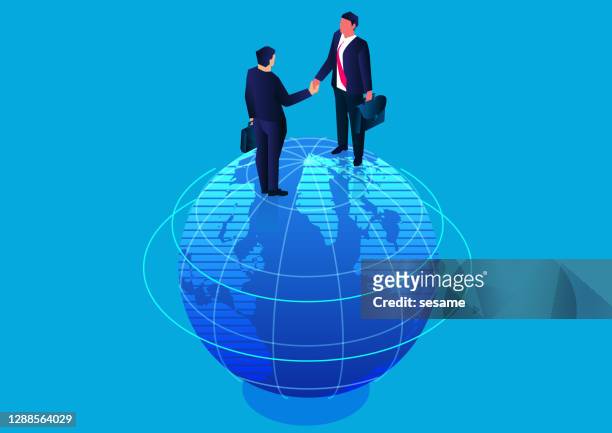 illustrazioni stock, clip art, cartoni animati e icone di tendenza di due uomini d'affari in cima alla terra che si stringono la mano, cooperazione commerciale globale - affari internazionali