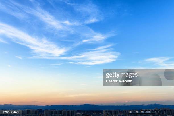 aerial view of mountains and ciyt at sunset - 巻雲 ストックフォトと画像
