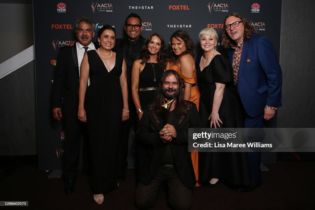 Marley Sharp Cast and crew of Mystery Road pose with the AACTA Award for Best ...
