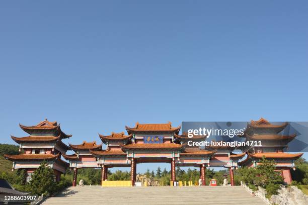 große gartenlandschaft - weihai "huaxia" stadt - weihai stock-fotos und bilder