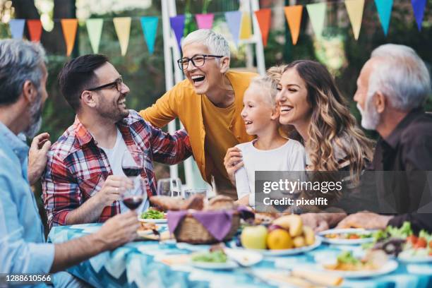 家族会議 - meet the parents ストックフォトと画像