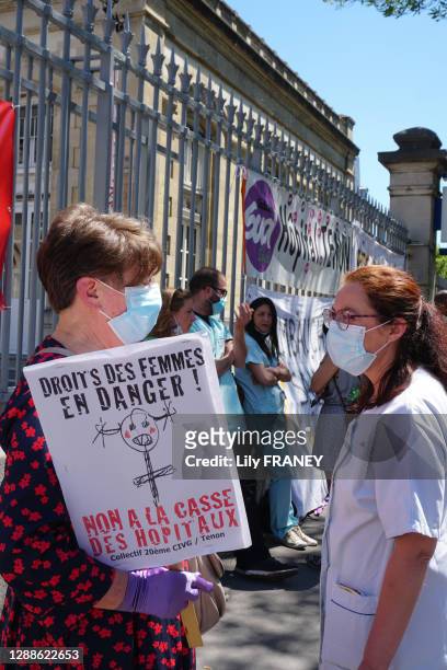 Manifestation du personnel hospitalier devant l'hôpital Tenon pour un service public de soins de qualité après le déconfinemant suite à la pandémie...