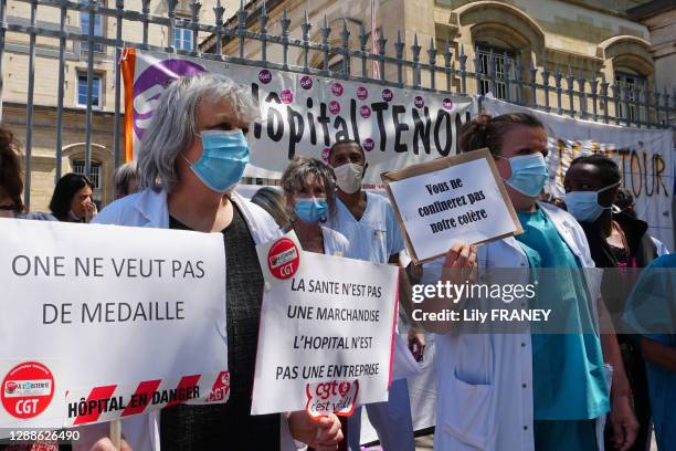 Manifestation du personnel hospitalier devant l'hôpital Tenon pour un service public de soins de qualité après le déconfinemant suite à la pandémie...