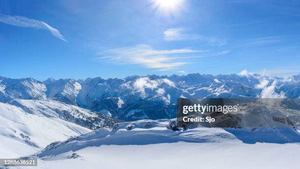 view over the snow covered mountains in the tiroler alps in austria - estado do tirol imagens e fotografias de stock