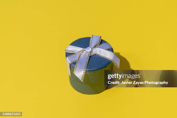 blue round gift box on yellow background - heritage round one imagens e fotografias de stock