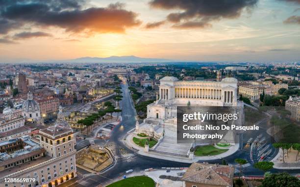 cityscape of rome - altare della patria foto e immagini stock