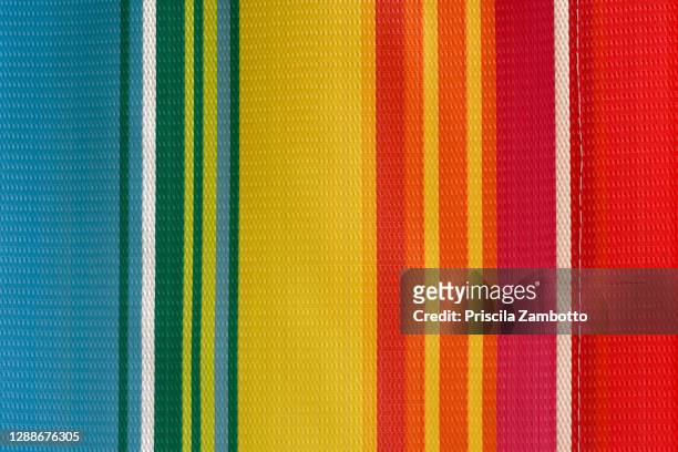 sacola de feira detail - nylon bag stripes - nylon stockfoto's en -beelden