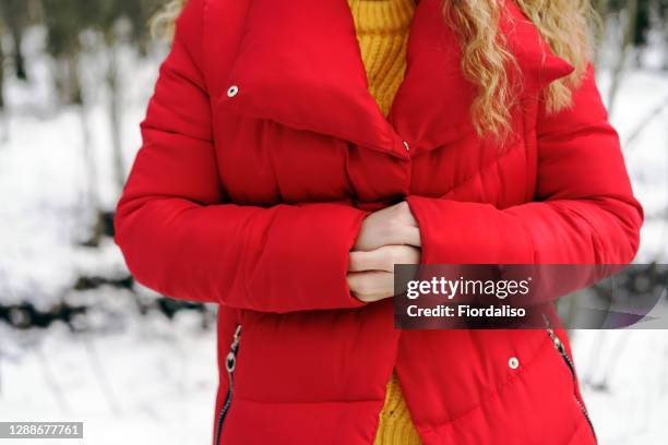 portrait of a beautiful young woman - padded jacket 個照片及圖片檔