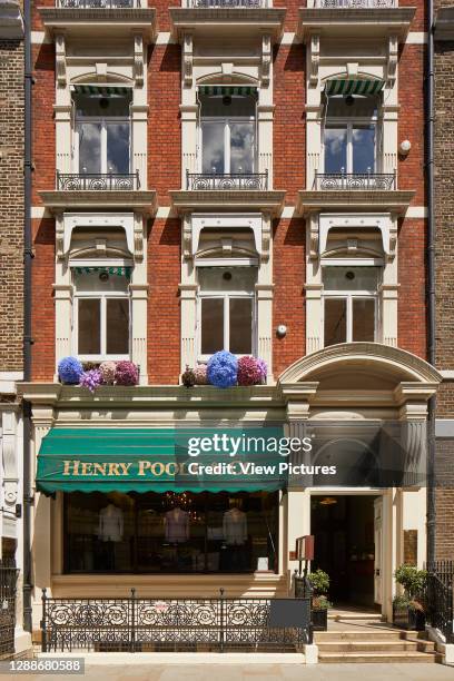 Flowers outside store. Savile Row x FLOWERBX, London, United Kingdom. Architect: Alpha Kilo Creative, 2019.